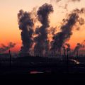 Los gobiernos financian la destrucción del clima - Central eléctrica - Foto Pixabay